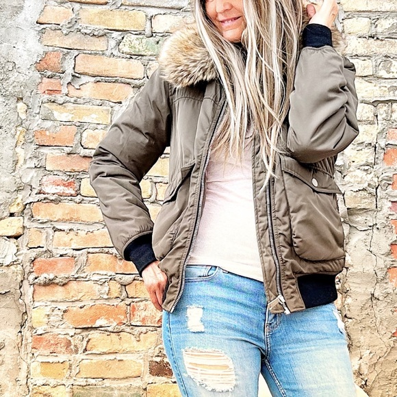 Bomber Jacket - Picture 4 of 5